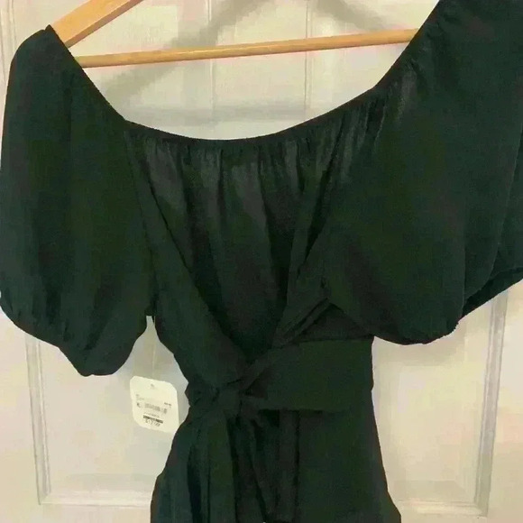 NWT alter’d state black short sleeved smocked top. SZ L - Picture 2 of 2